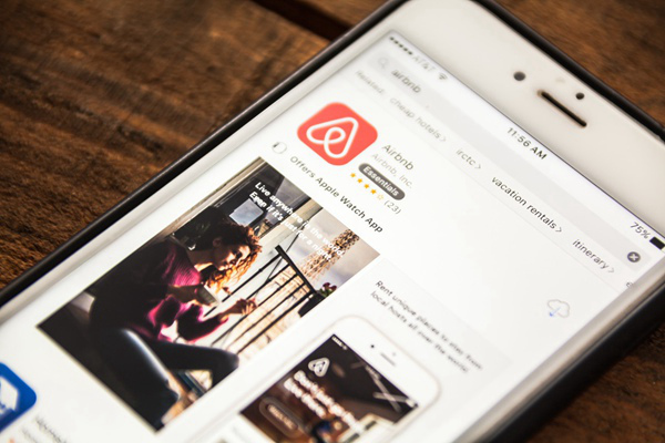 Airbnb：利用认知偏差和有说服力的模式来打造更好的产品